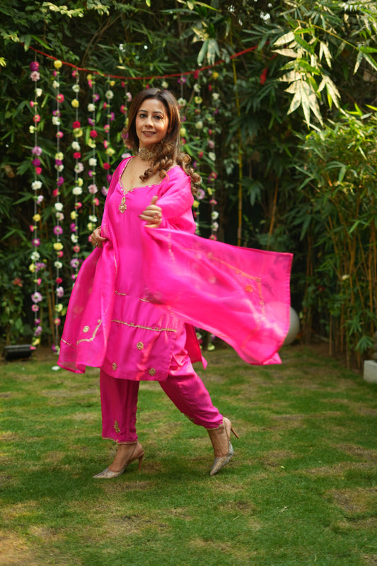The Eternal Pink Fuchsia Curved Neckline Kurta Set