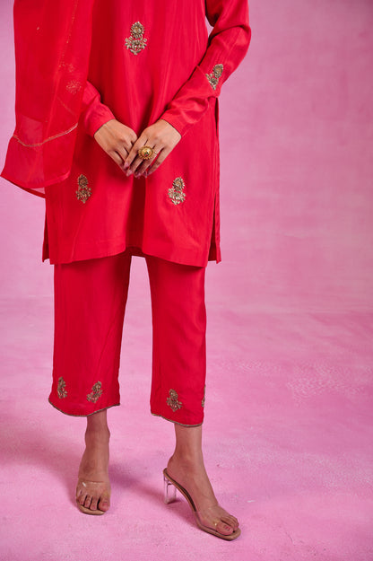 The Eternal Scarlet-Red kurta set